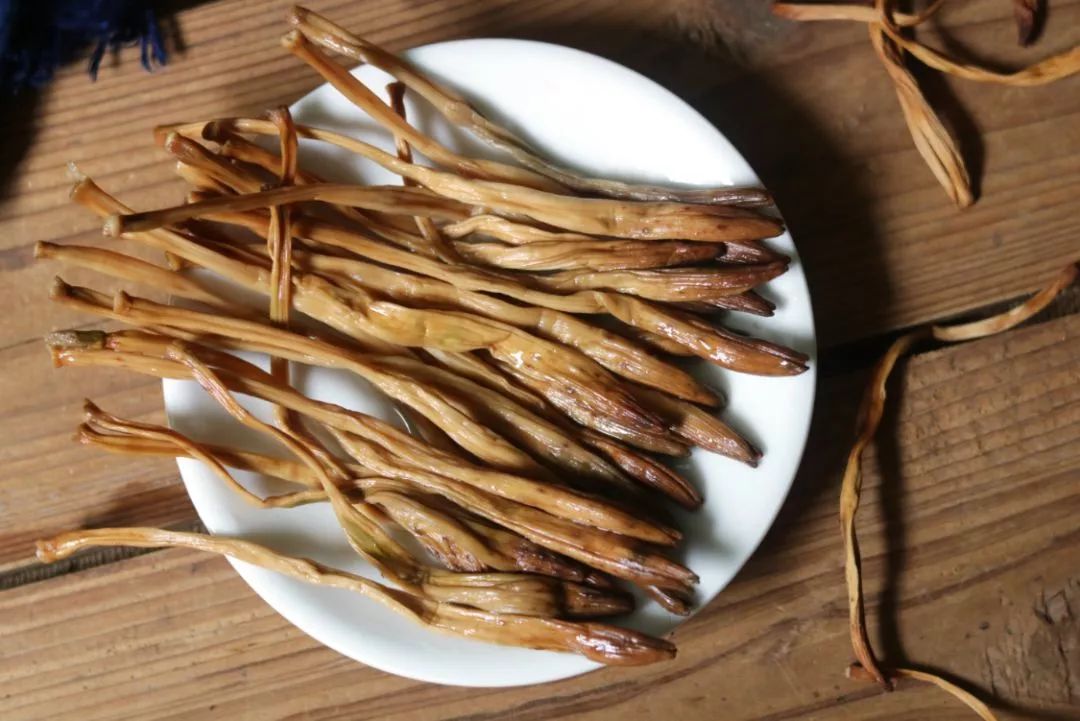 黄花菜治失眠的最佳方法,黄花菜怎样吃能治疗失眠