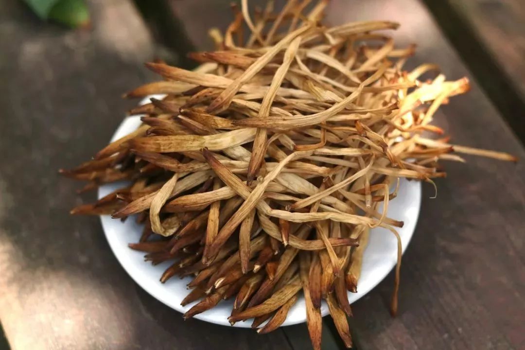 黄花菜治失眠的最佳方法,黄花菜怎样吃能治疗失眠