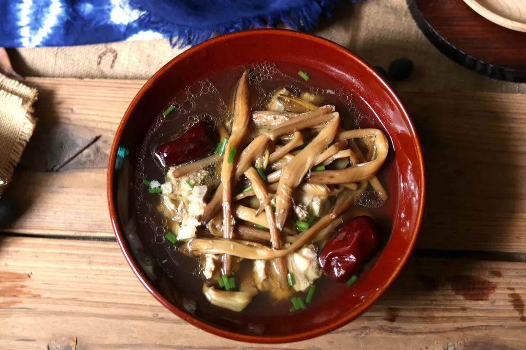 黄花菜治失眠的最佳方法,黄花菜怎样吃能治疗失眠