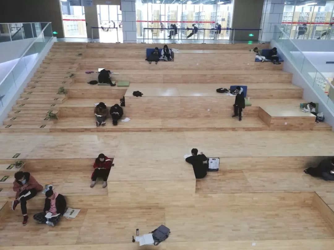 你看!别的同学开考啦