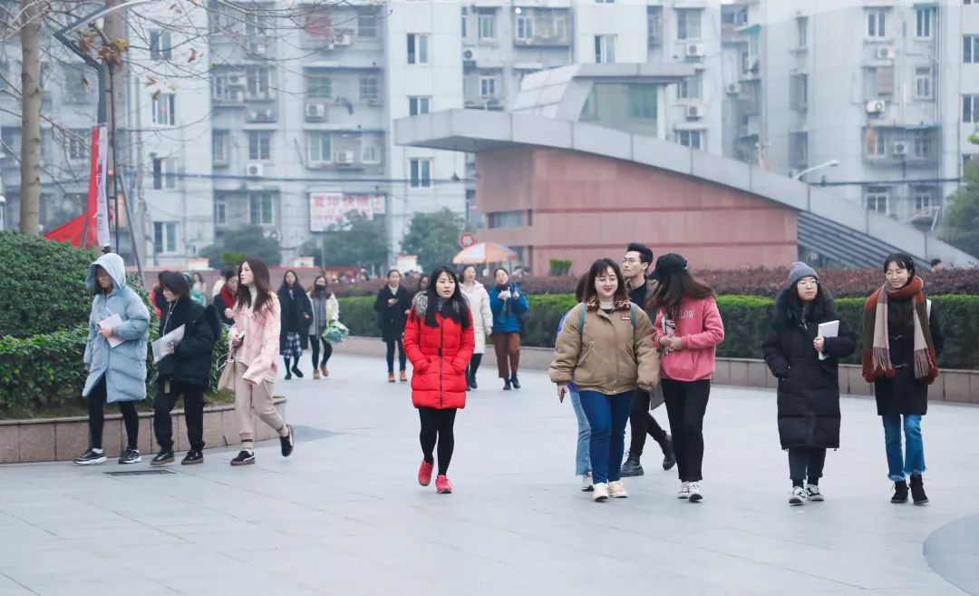 你看!别的同学开考啦