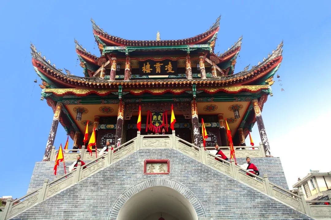 夕阳下的会理古城,漫步古城静谧清晨