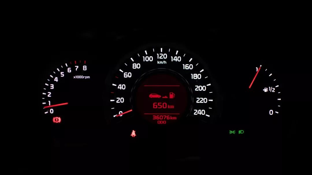 手动挡车拐弯离合刹车使用技巧,手动车离合使用技巧