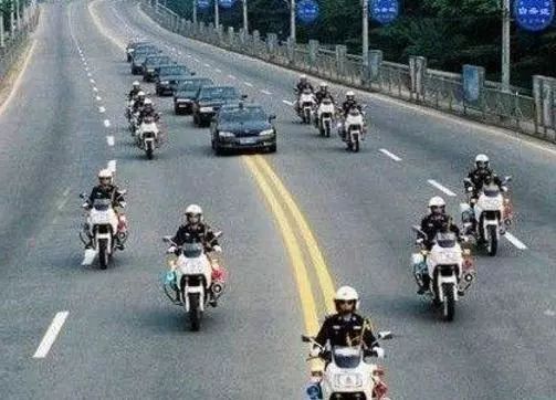 压双黄线扣分能申请免除吗,压双黄扣1分罚多少钱