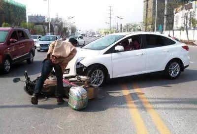 压双黄线扣分能申请免除吗,压双黄扣1分罚多少钱