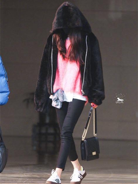 杨幂同款皮裙穿搭,杨幂上海杜莎夫人蜡像馆皮裙