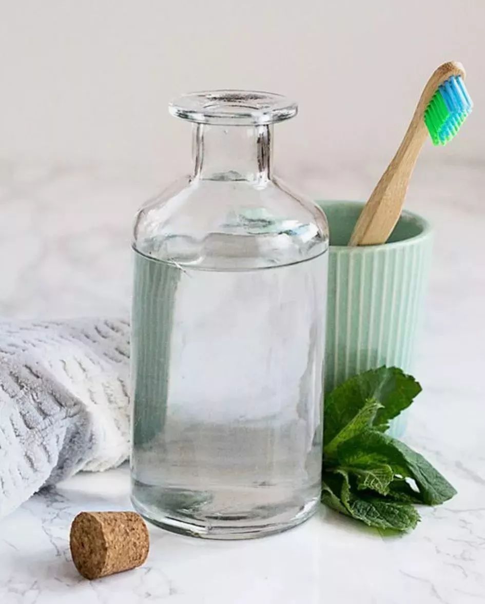 白色羽绒服脏了怎么洗干净,羽绒服脏了怎么洗干净小妙招