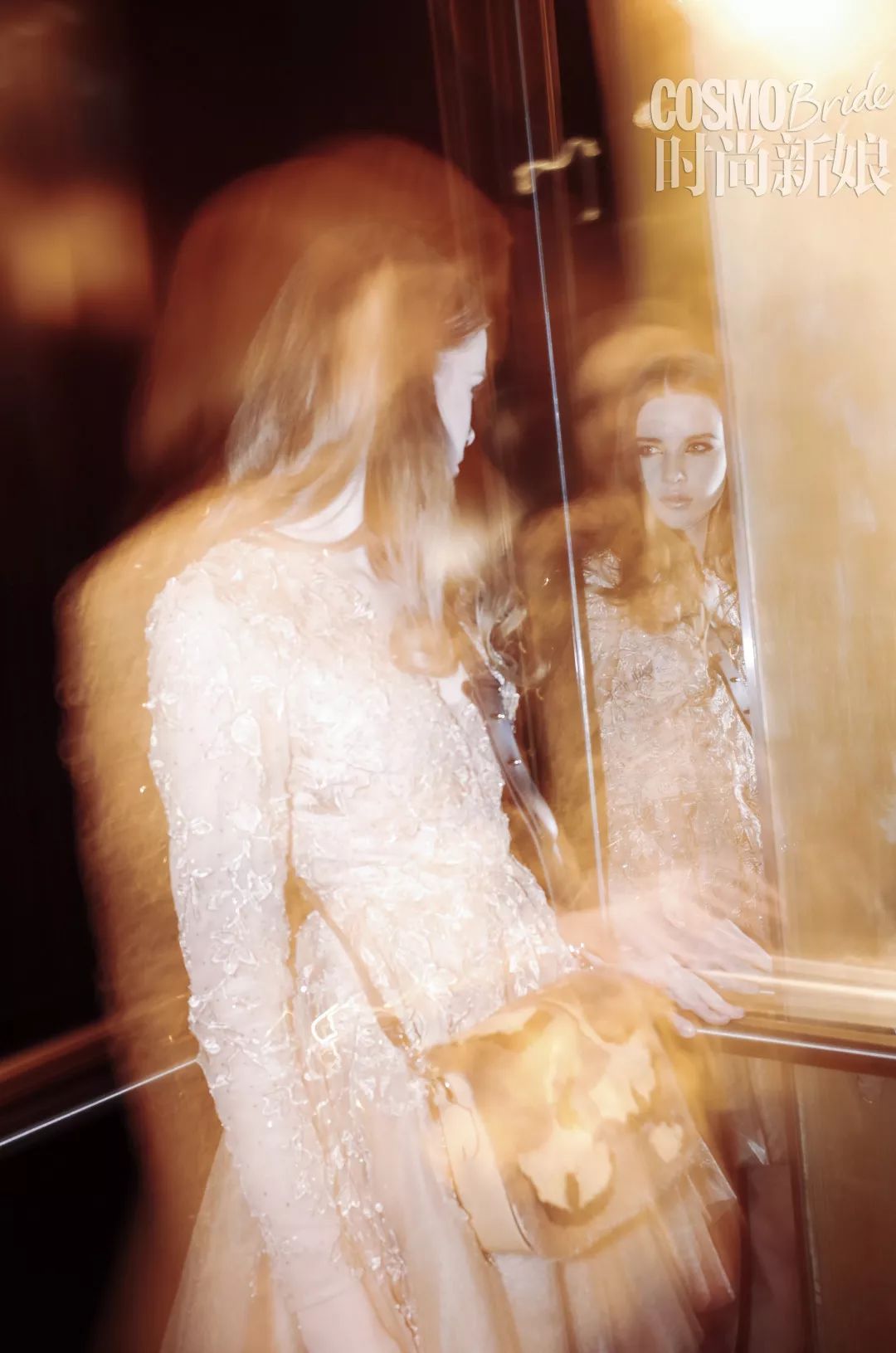 公司在年会上怎样穿着打扮更得体,职场员工参加公司年会怎么穿搭