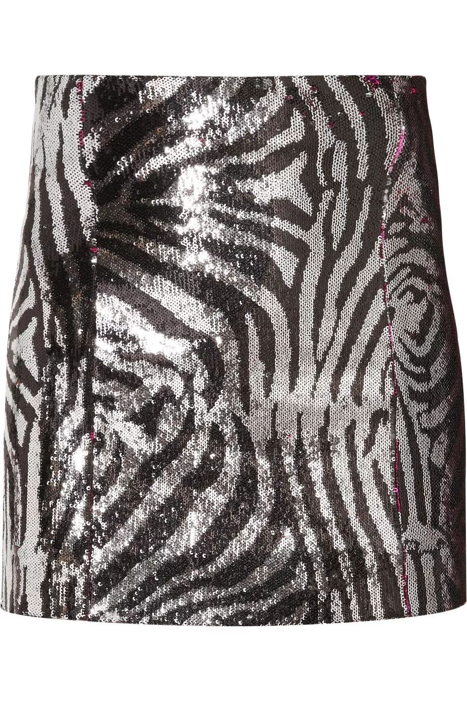 公司在年会上怎样穿着打扮更得体,职场员工参加公司年会怎么穿搭