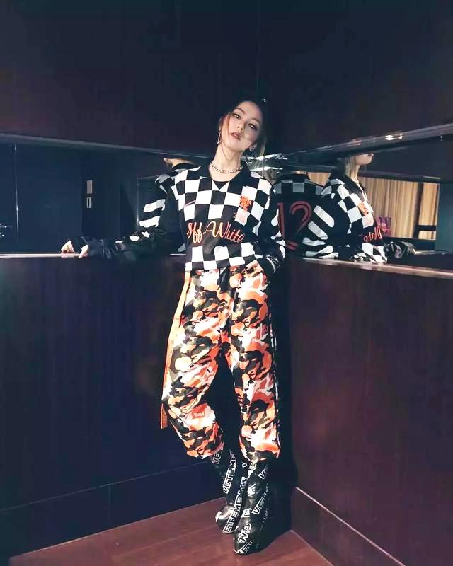 邓紫棋再次穿皮裤造型好霸气,邓紫棋皮裤穿搭图片