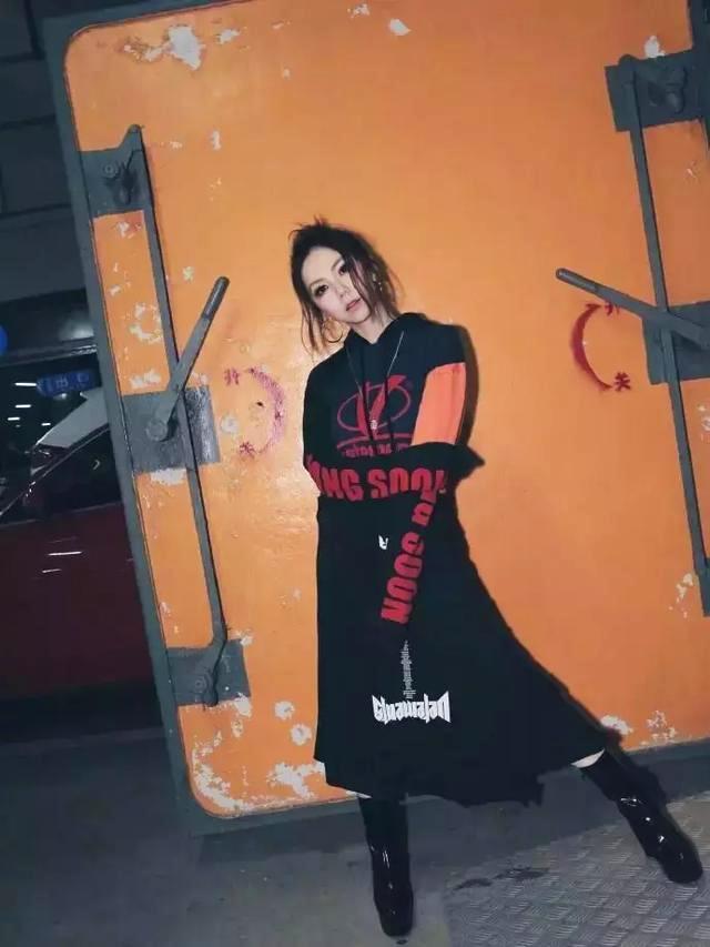 邓紫棋再次穿皮裤造型好霸气,邓紫棋皮裤穿搭图片