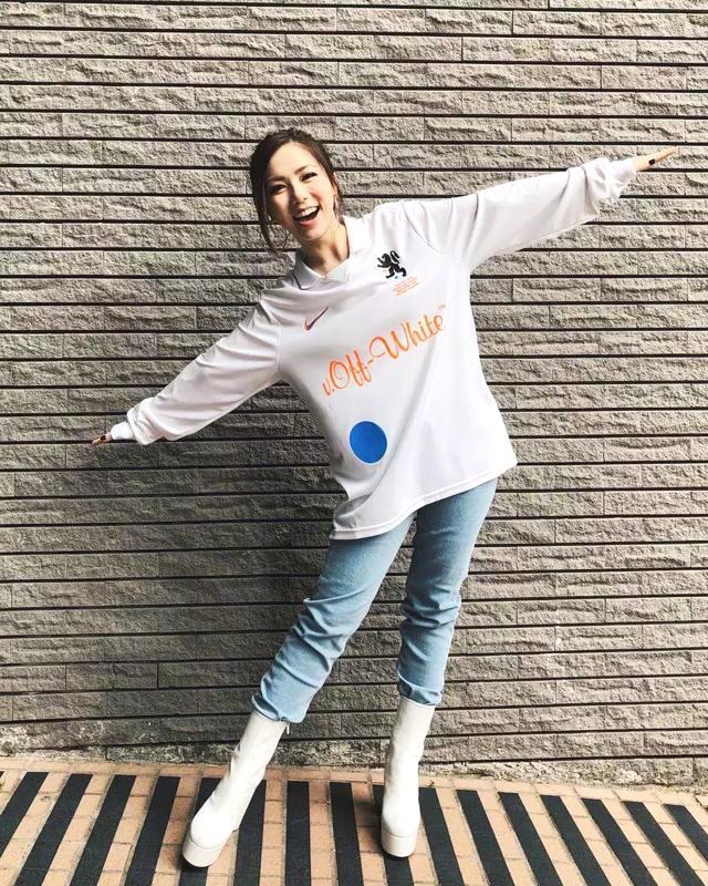 邓紫棋再次穿皮裤造型好霸气,邓紫棋皮裤穿搭图片