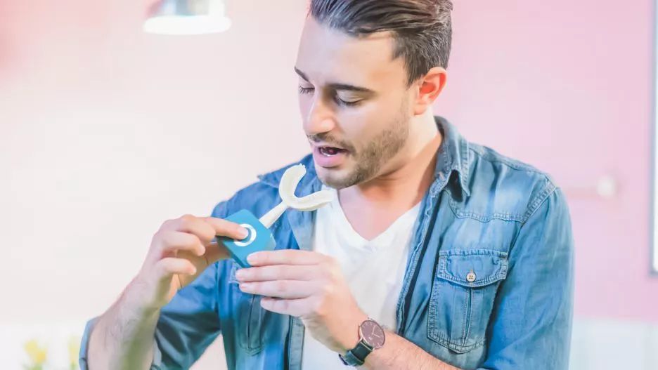 2019CES展上的炫酷设备：可看护家人的夜灯10秒刷完牙的牙刷