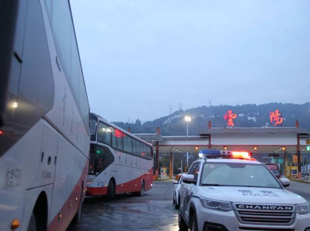 公安打掉非法荐股犯罪团伙15个,直击抓捕特大荐股诈骗团伙