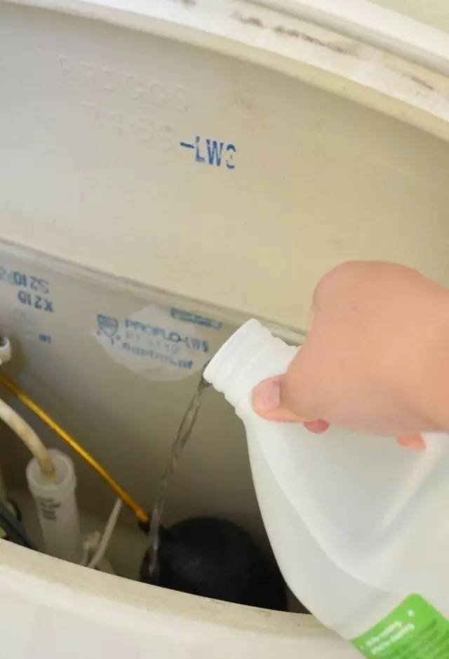 马桶两个按钮放水一样多怎么回事,马桶一个按钮冲水无力另一个正常