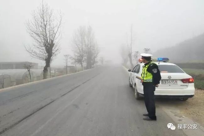 禄丰交警全力做好恶劣天气交通管理工作