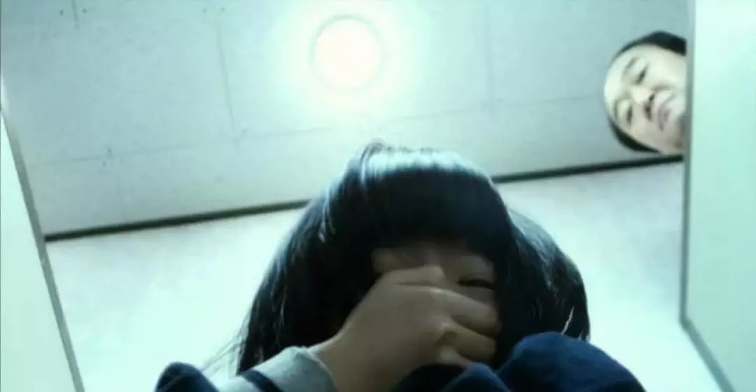 “别脱衣，床边有个摄像头！”｜*拍偷**产业链下，14亿中国人再无隐私