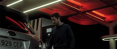 加油站百年演变史：从拖油瓶到女招待，为吸引顾客真是拼了