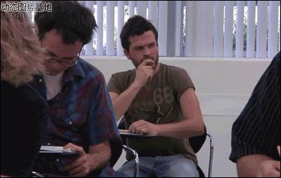 加油站百年演变史：从拖油瓶到女招待，为吸引顾客真是拼了