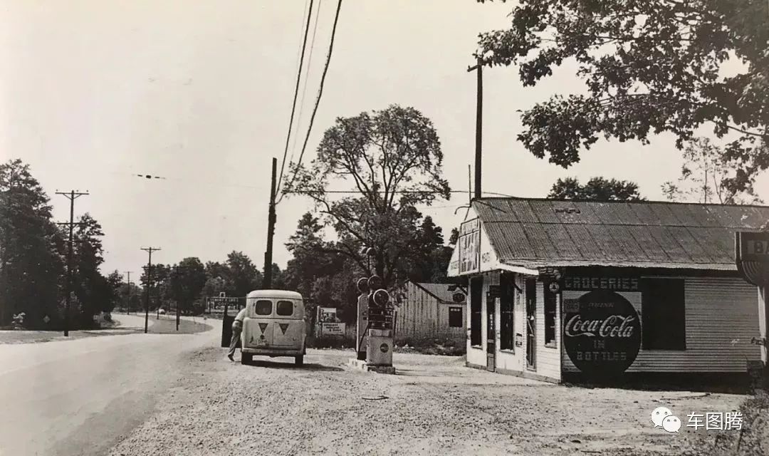 加油站百年演变史：从拖油瓶到女招待，为吸引顾客真是拼了