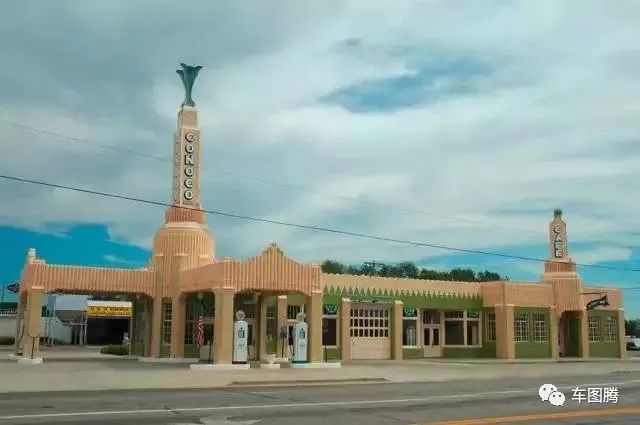 加油站百年演变史：从拖油瓶到女招待，为吸引顾客真是拼了
