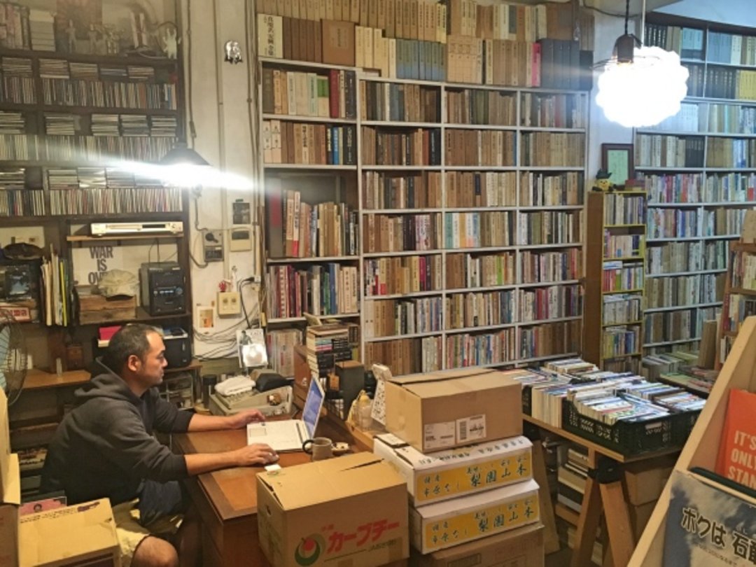 冲绳小书店巡礼：开一家“理想的旧书店”其实非常困难｜吉井忍的二次会
