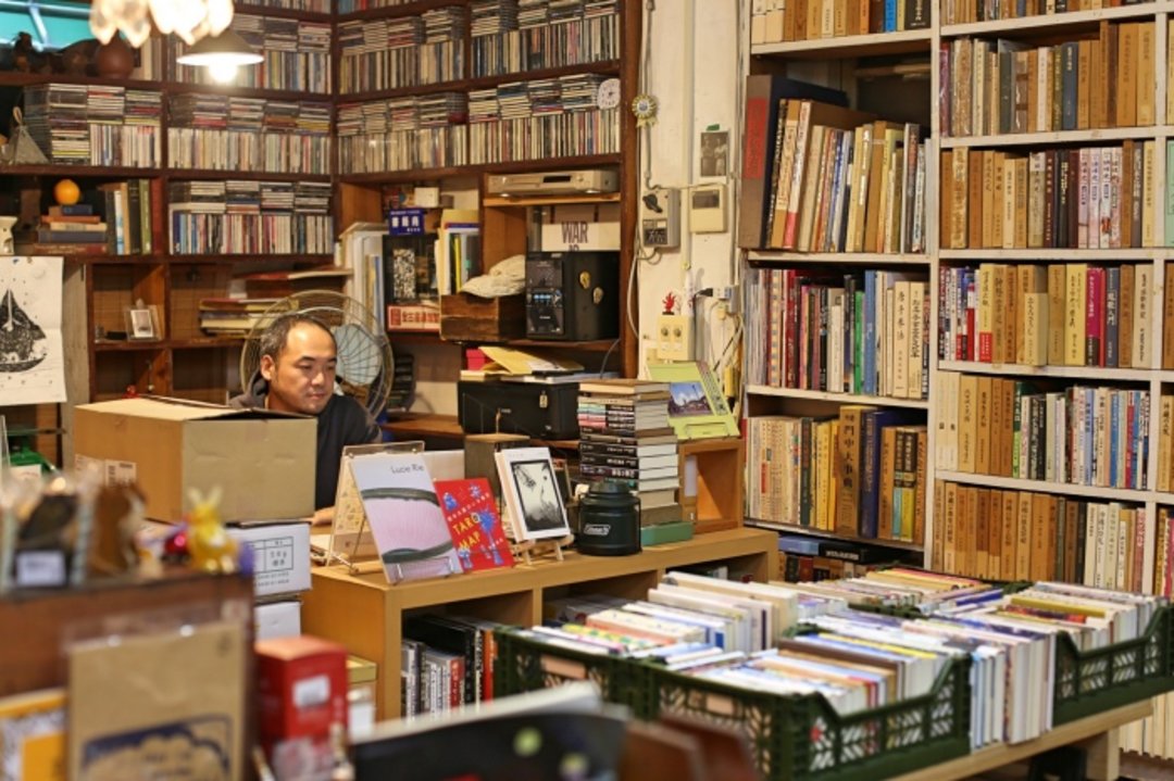 冲绳小书店巡礼:开一家“理想的旧书店”其实非常困难|吉井忍的二次会