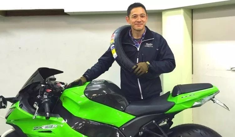 新手更换汽车轮胎的过程,新手换轮胎详细教程