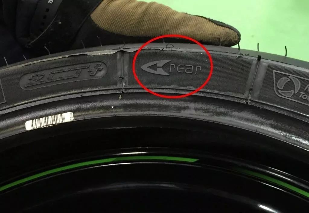 新手更换汽车轮胎的过程,新手换轮胎详细教程