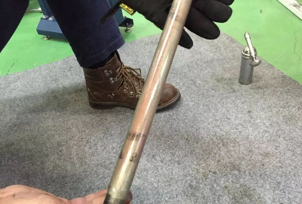 新手更换汽车轮胎的过程,新手换轮胎详细教程