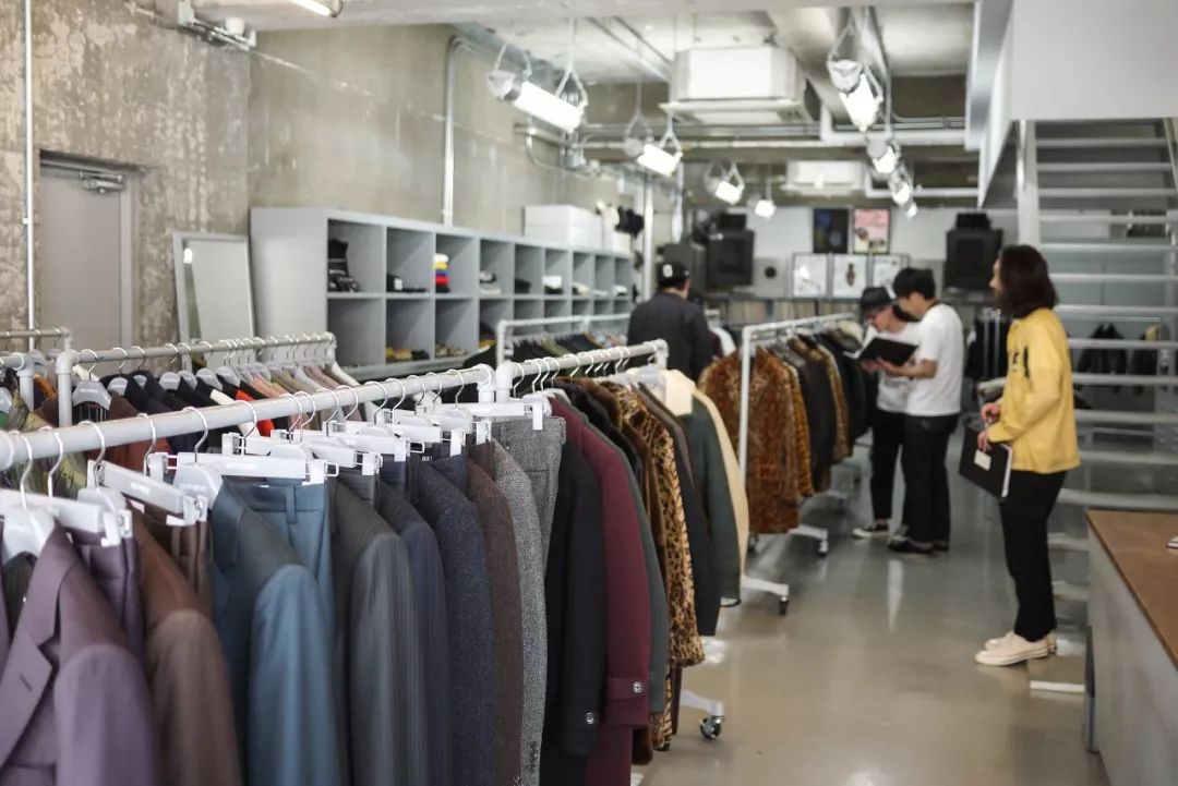 新手开实体小店选品适合选哪些,做全家便利店店长有前途吗