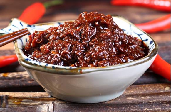 短短五个月时间,他把辣椒酱店铺做到一皇冠,收获大量客户