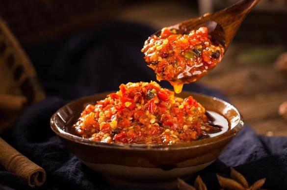 短短五个月时间,他把辣椒酱店铺做到一皇冠,收获大量客户