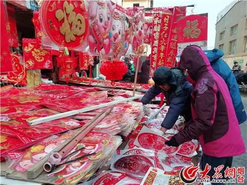 春节临近饰品走俏年味浓图片,年味渐浓新年饰品