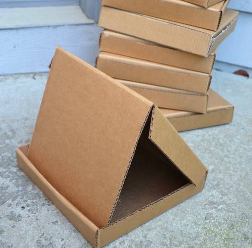 幼儿园教室立体大纸箱创意,用纸箱做教室可以让布娃娃住进去