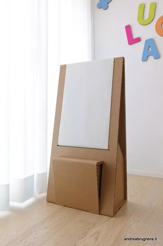 幼儿园教室立体大纸箱创意,用纸箱做教室可以让布娃娃住进去