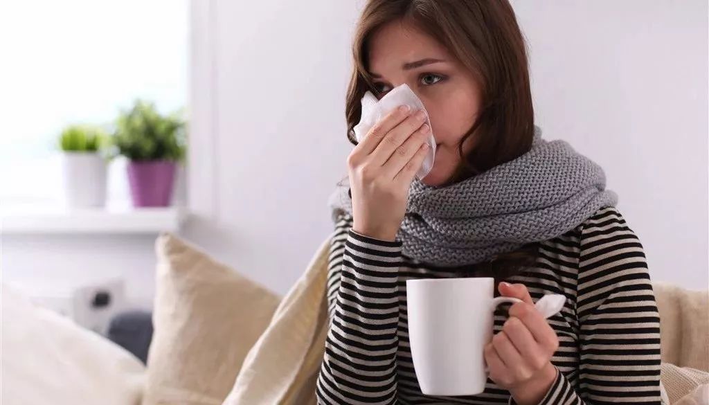 20年烟民咽喉发黑,瑞士专业医师推荐!一喷杀菌99.9%,止咳清痰排烟毒