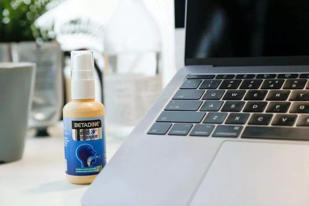 20年烟民咽喉发黑,瑞士专业医师推荐!一喷杀菌99.9%,止咳清痰排烟毒