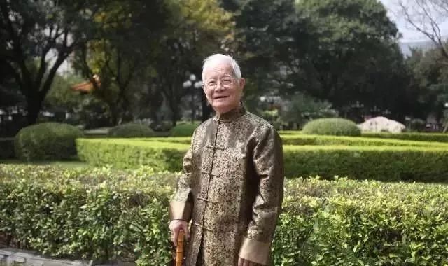 医学大师邓铁涛谈中医,中医名人邓铁涛献药方