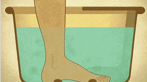 「警惕」天冷泡个脚，男子双脚溃烂发黑！泡脚后一个小动作千万注意！