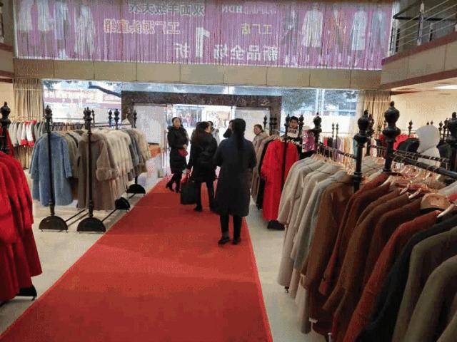 老板疯了!羊绒大衣全场低至0.75折,柳州这个地方要被挤爆啦