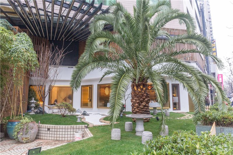 坐拥150㎡私家花园的火锅店,竟然还配空姐服务!