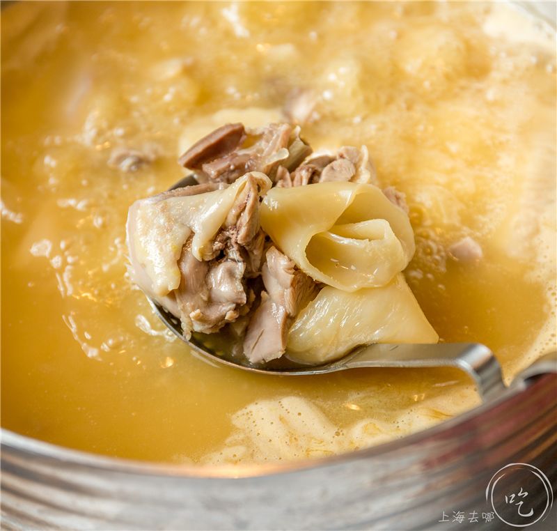 坐拥150㎡私家花园的火锅店,竟然还配空姐服务!