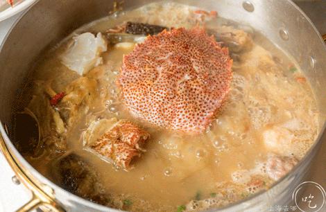 坐拥150㎡私家花园的火锅店,竟然还配空姐服务!