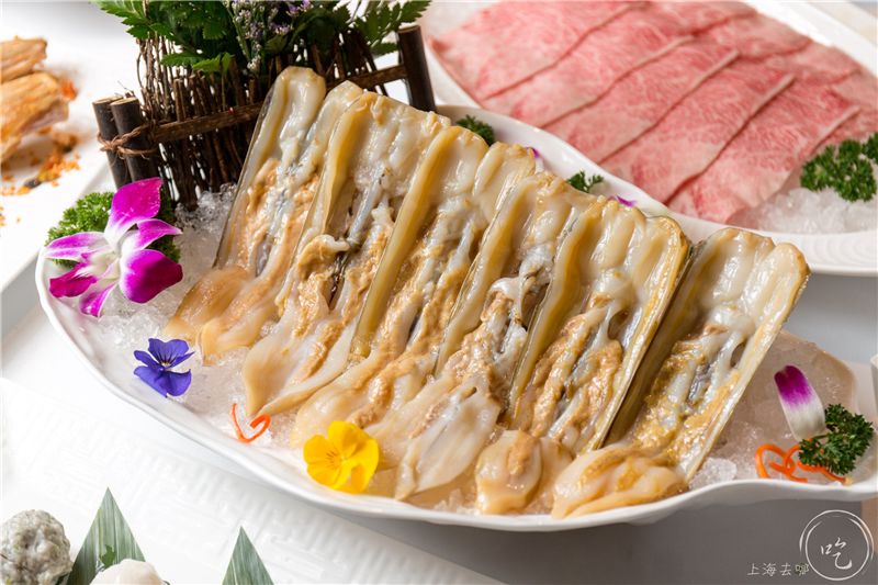 坐拥150㎡私家花园的火锅店，竟然还配空姐服务！