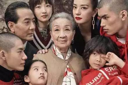 burberry宣传照和鬼片一起对比,burberry春节系列