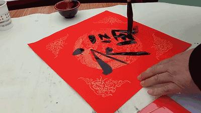 年画一贴过年氛围就来了,过年老家贴的年画