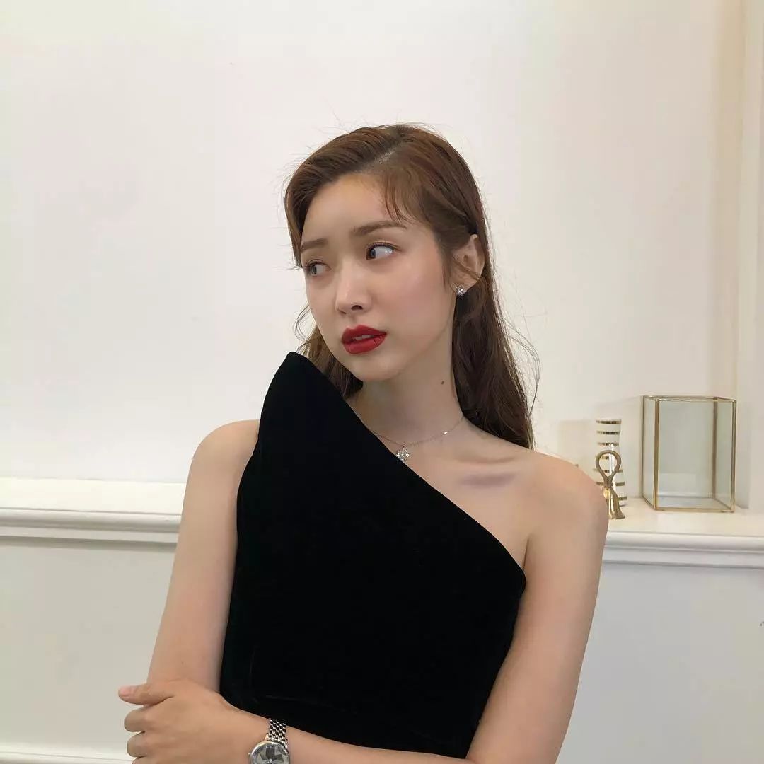 韩国女私服穿搭,韩国女星私服极简风穿搭