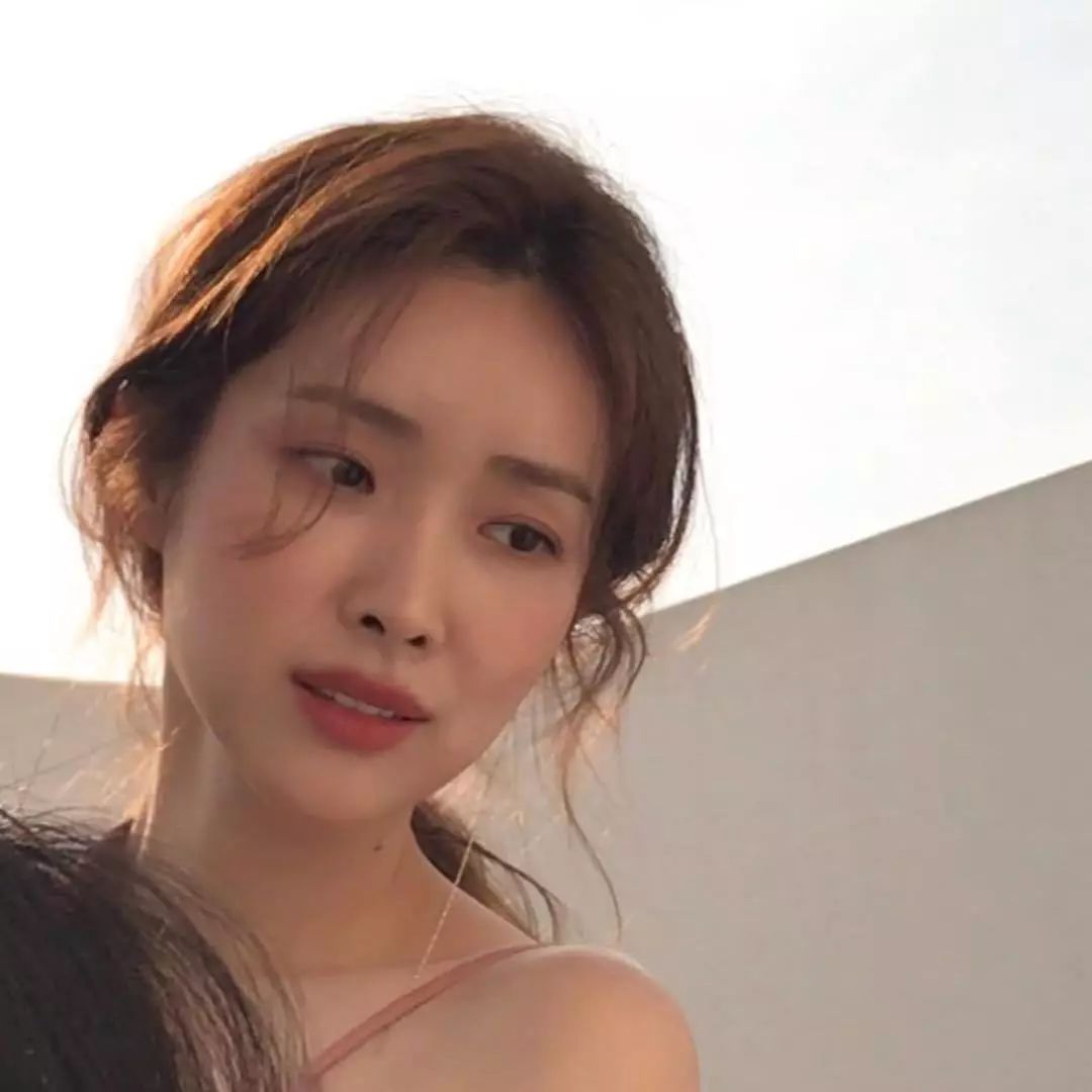 韩国女私服穿搭,韩国女星私服极简风穿搭