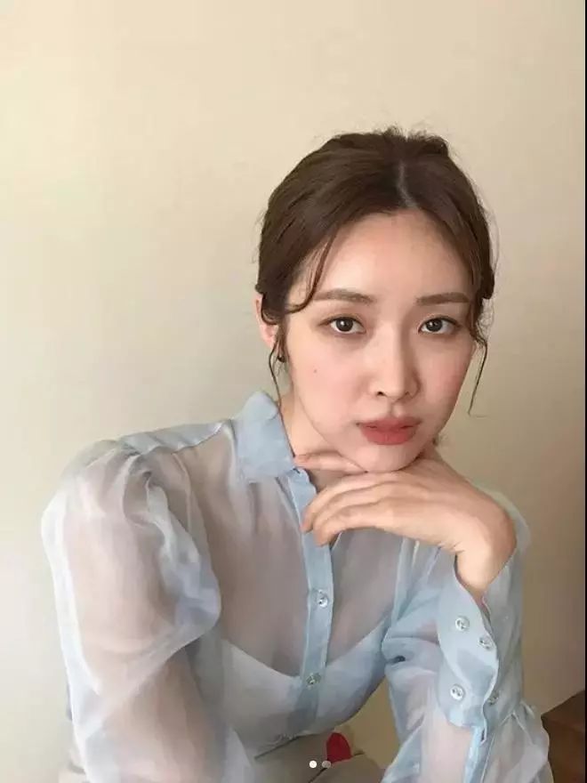 韩国女私服穿搭,韩国女星私服极简风穿搭